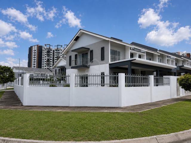 Corner Lot Double Storey Terrace Laurel Laman View, Cyberjaya 1