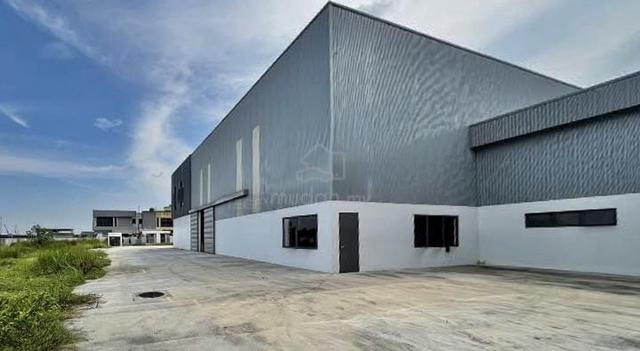 Bandar Puncak Alam @ 1.5 Storey Semi D Cluster Factory / Warehouse 1