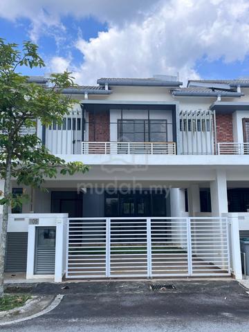 |ORIGINAL UNIT|LIKE NEW|2 Storey House at Laman Mawar, Kota Seriemas 1