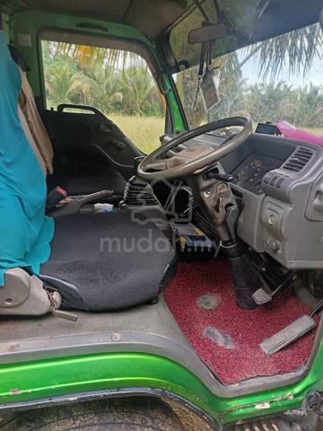 isuzu tipper 3 tan - photo 4 of 6