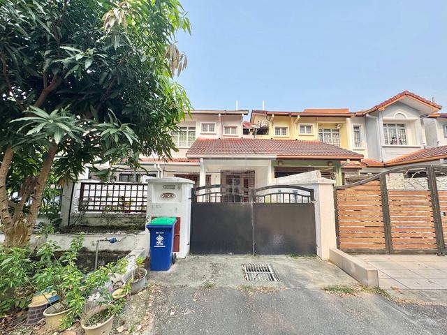 Double Storey Intermediate Terrace Jalan Putra Permai Seksyen 10 1