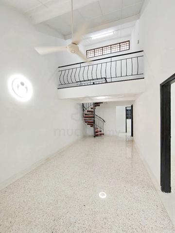 Taman Molek 3beds 3baths Single Storey House FOR RENT 1