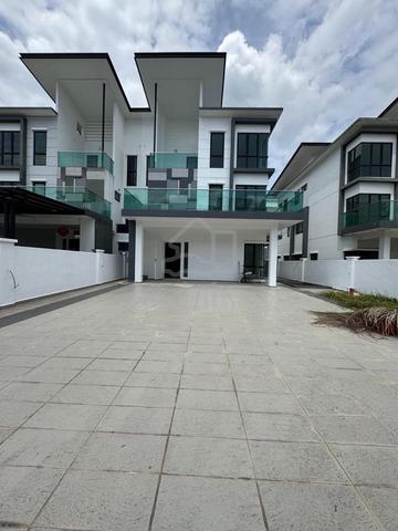 Brand New!! 3 Storey Semi D @ Taman Villa Perdana Kajang for sale 1