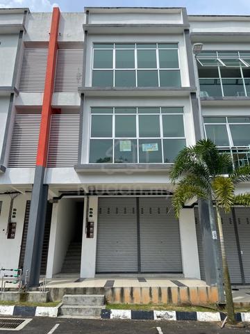 TIGA TINGKAT SHOPLOT DISEWA Jln PT 2, PUSAT KOMERCIAL PUNCAK Taiping 1