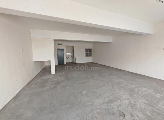 (Below bank value) office at Batu Berendam, walk distance to Mcdonald 1