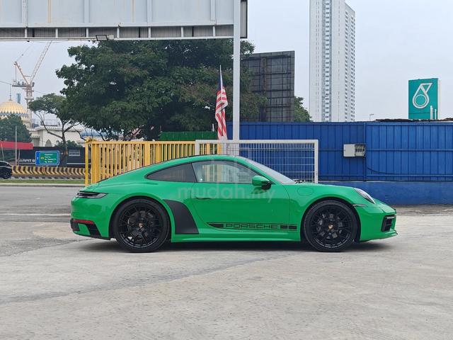 2022 Porsche Carrera 3.0 911 (992) PYTHON GREEN - 3