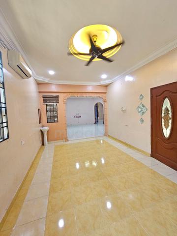 Facing Open Renovated Semi D Setingkat Taman Manis 2 Parit Raja Johor 4