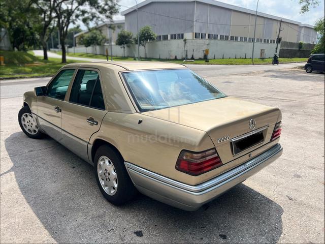 1994 Mercedes Benz W124 E220A (CKD) - 4