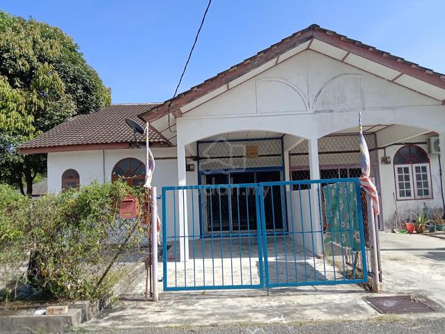 Corner lot  terrace house for rent 1