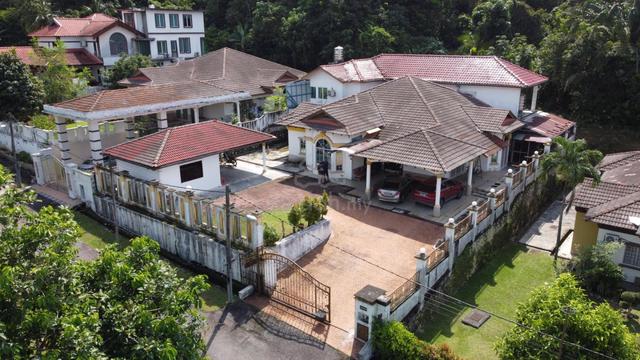 RENOVATED 1.5 Storey Bungalow Jalan Tasik Biru, Sungai Buloh 1