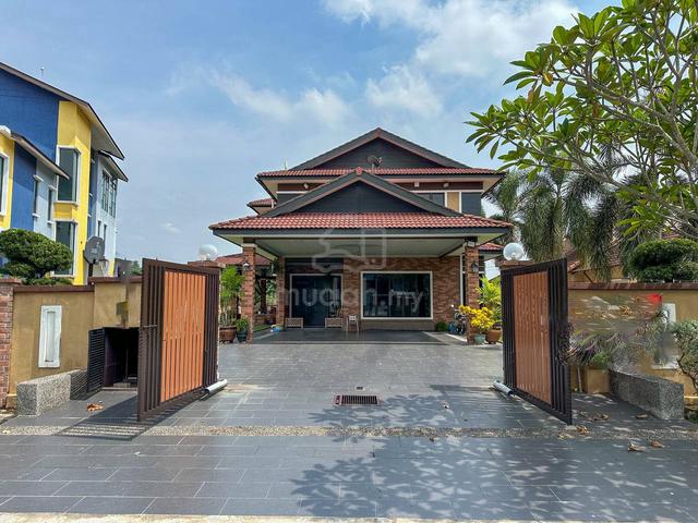 HUGE LAND 2.5 Storey Bungalow Putra Hill Residency Bandar Seri Putra 1