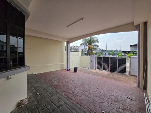 Ulu Tiram / double storey house / 4b3b / Partial furnished 1