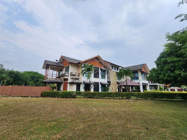 Corner Lot Bungalow D’Puncak Jalan Awan Larat U8 Bukit Jelutong 1