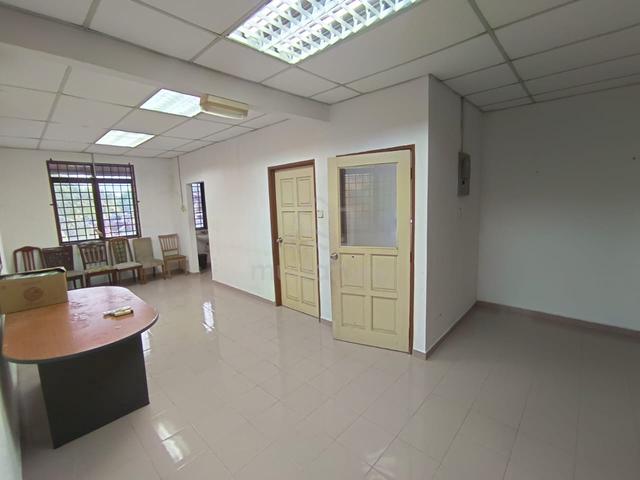First Floor Shop Office For Rent, Taman Makmur, Lunas, 2 Unit on hand 1
