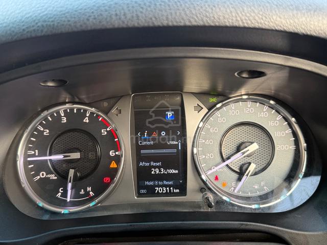 2023 Toyota HILUX 2.4 V FACELIFT (A) FULL SERVICE - 4