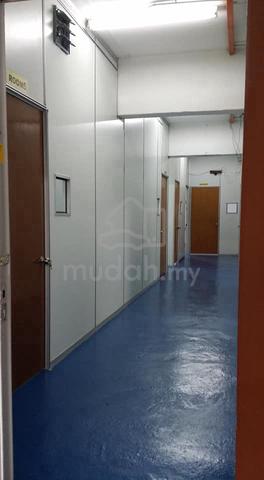 Room with window inside at Taman Klang Utama 3