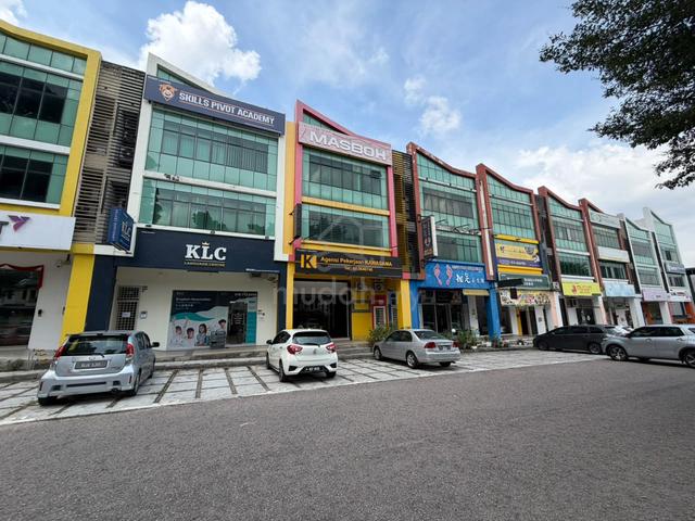 3 Storey Shop Office Top Floor Taman Molek JB Partial Furnished 1