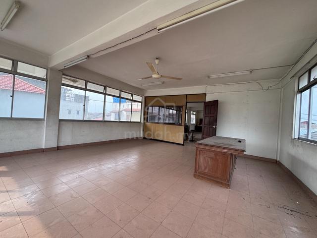 1st Floor shop office use, Karak town 1