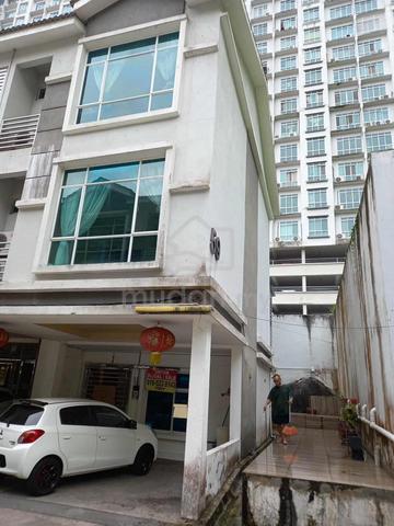 Suria Vista Town House CornerUnit additional land 1700sqft SALE 1