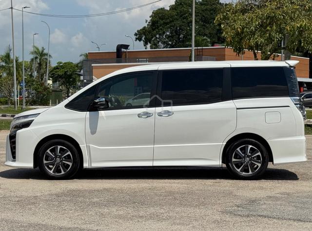 2021 Toyota VOXY 2.0 ZS KIRAMEKI III (A) - 3