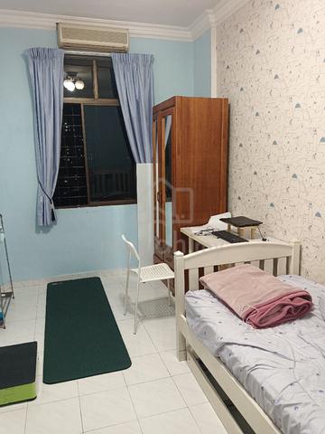 Middle Room 1