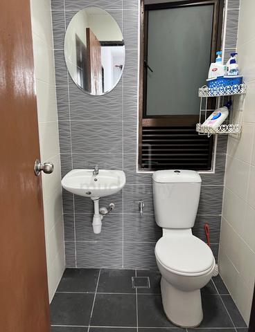 Room for Rent w/ Balcony — The Residence, Ayer Keroh, Melaka 🏡 1