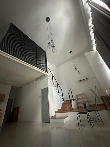 Empire City, Colonial Loft 1