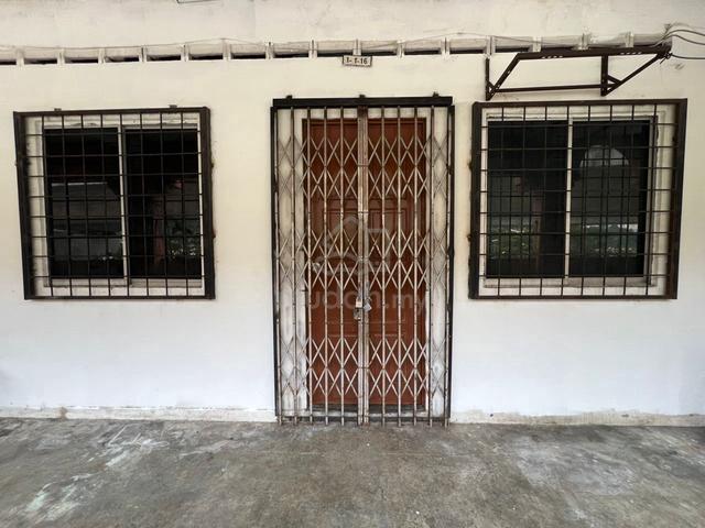 Taman Pinggiran Putra 1
