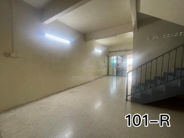 Super Below Market Value Good Condition 20x90 2sty Tepi Sungai Klang 1