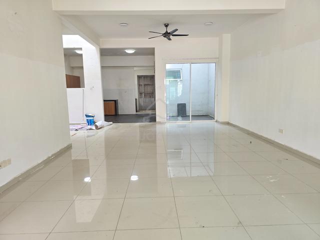FREEHOLD NICE 3 Storey Superlink Phase Taman Nadayu 92 Kajang 1
