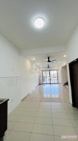For rent Lumira Bukit Raja Klang partially furnished facing parking 1