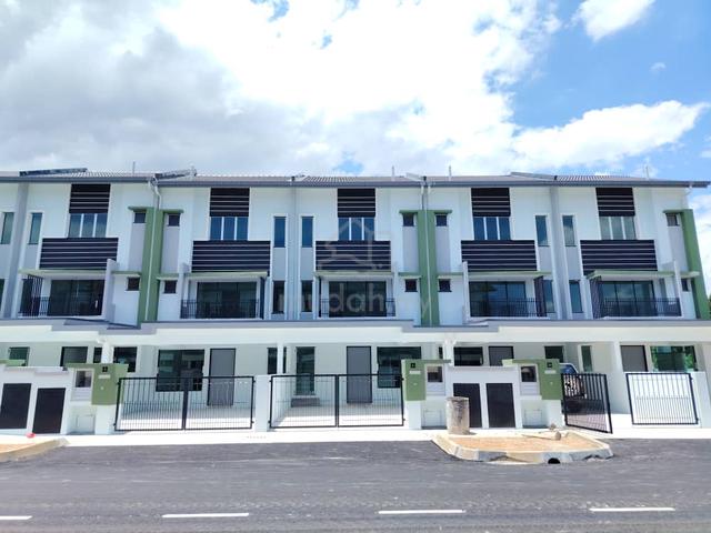 Brand New 3 Storey Terrace House Antara Gapi Serendah 1