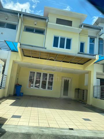 Well Maintained and Spacious Double Storey in Setia Indah 9 1