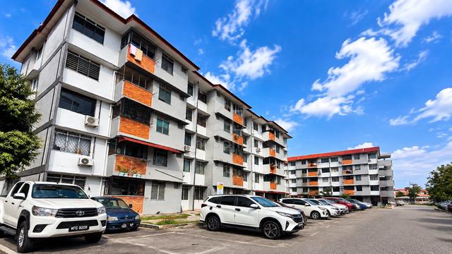 Room for Rent | Rumah Pangsa Larkin | Fully Furnished 1