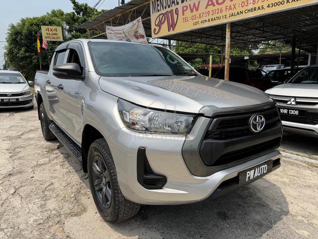 Toyota HILUX 2.4(A)REVO E D/C VNT 6PSD 4X4 Pickups - 4