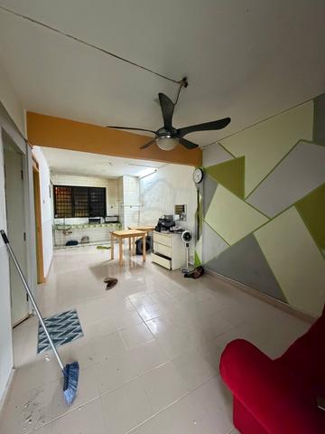 Flat Taman Ungku Tun Aminah 1