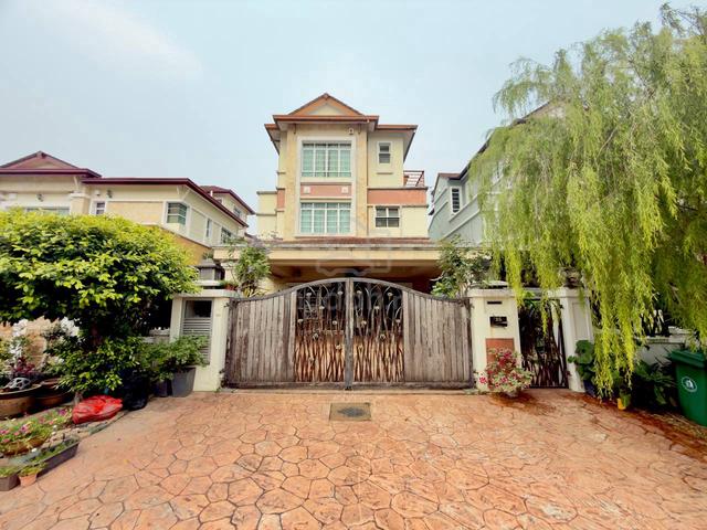 2.5 Storey Bungalow House Le Putra Avenue, Seri Kembangan Selangor. 1