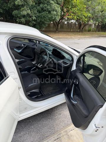 2014 Peugeot 208 1.6 VTI ALLURE (A) - 4