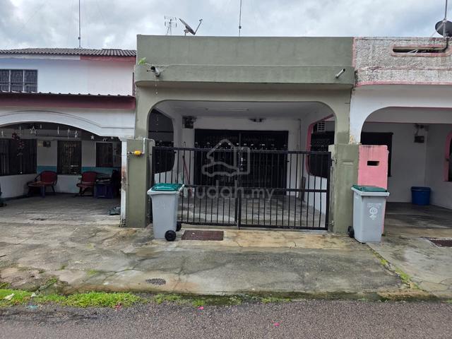 Taman kluang barat house for rent 1
