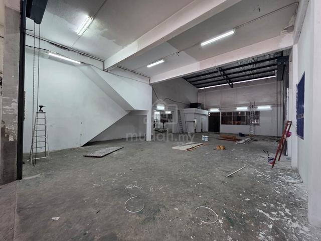 Taman Universiti 1.5 Storey Semi D Factory 6000sqf Fully Extended 1