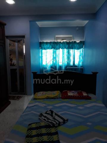Middle Room 1