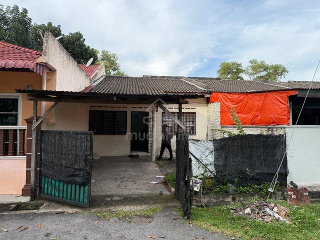 [Facing Padang Mainan] Teres Setingkat Taman Sri Krubong 1