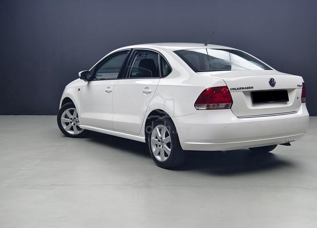 ORI-2015 Volkswagen POLO SEDAN 1.6 (A) - 2