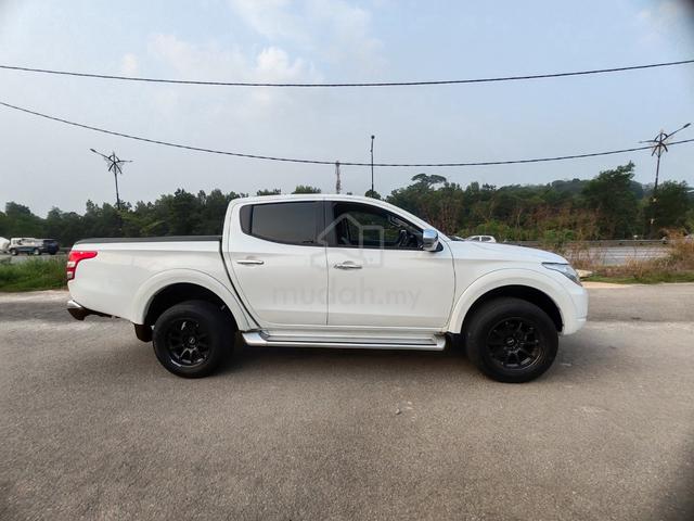 2017 Mitsubishi TRITON 2.4 VGT A/T PREMIUM 4x4 - 4