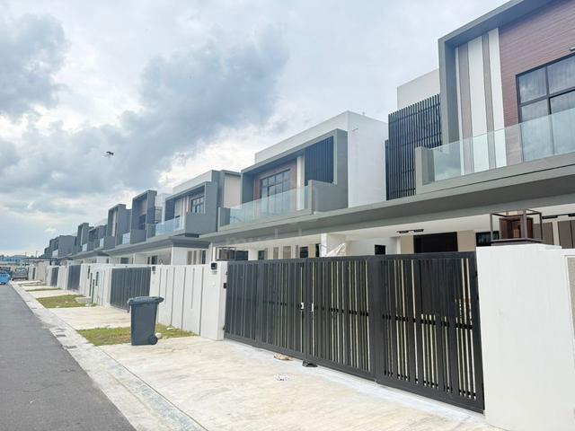 Danga Sutera Double Storey Semi Detached House 5bed Johor Bahru 1