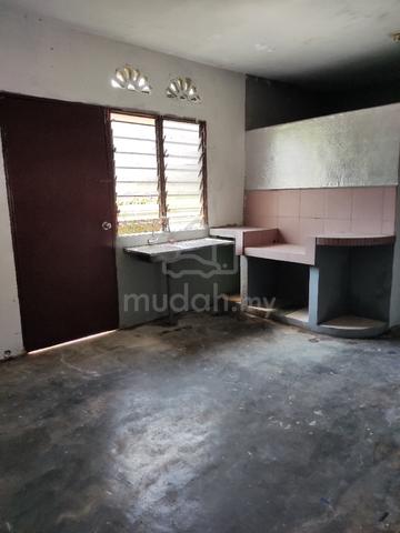 Rumah Sewa — SABAK AUR / JALAN BAKAR BATU, MUAR  1
