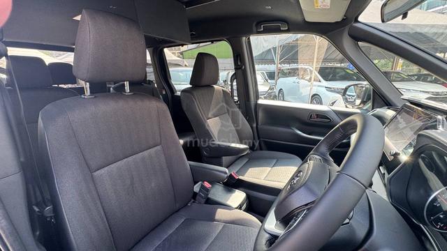 2023 Toyota VOXY 2.0 S-G (A) - 4