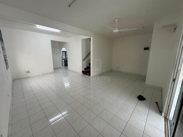 Double Storey Terrace/ Jalan Lading/ Puteri Wangsa/ Ulu Tiram/ 4 bed 1