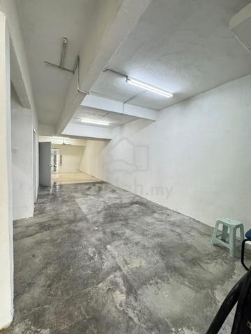 1st floor shop office in Prime location,tmn segar, leisure mall,cheras 1