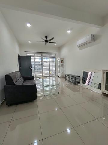 Dato onn , Jalan perjiranan 14 , double storey house for Rent 1